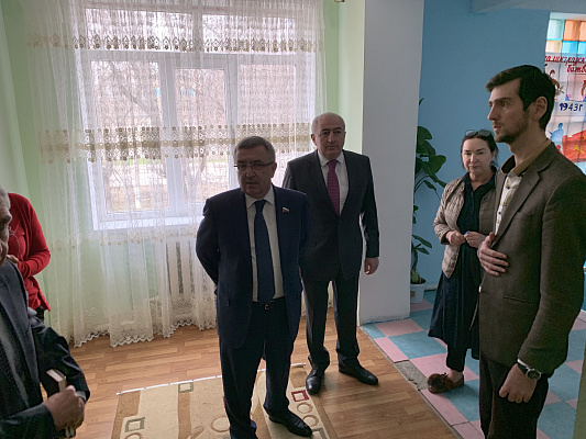 Юрий Левицкий посетил детский дом в Избербаше